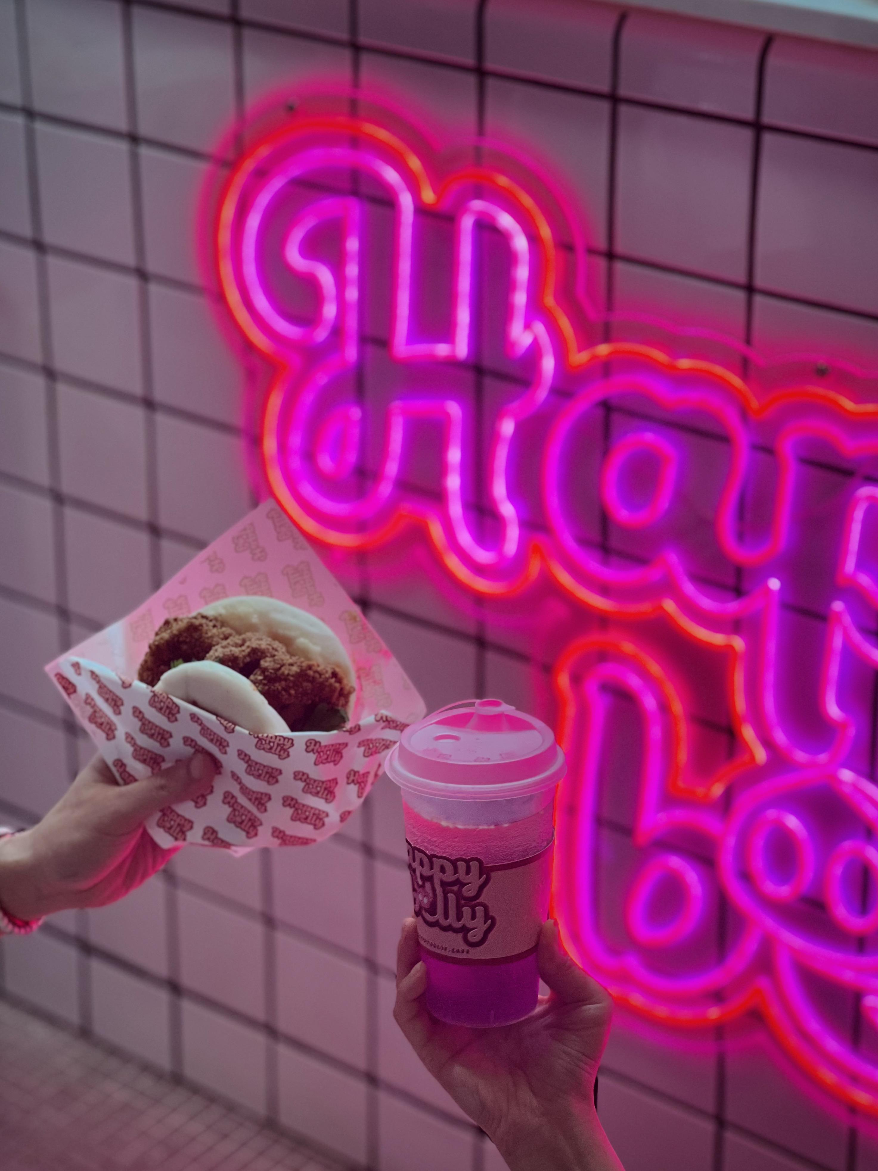 游特製馬德里魷魚刈包 (素)及蝶豆花草莓梳打