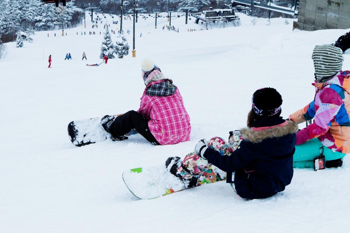鳥取景點 滑雪場設有滑雪學校,還有玩雪橇的滑雪樂園等,一家大細親子遊也不愁沒有活動。