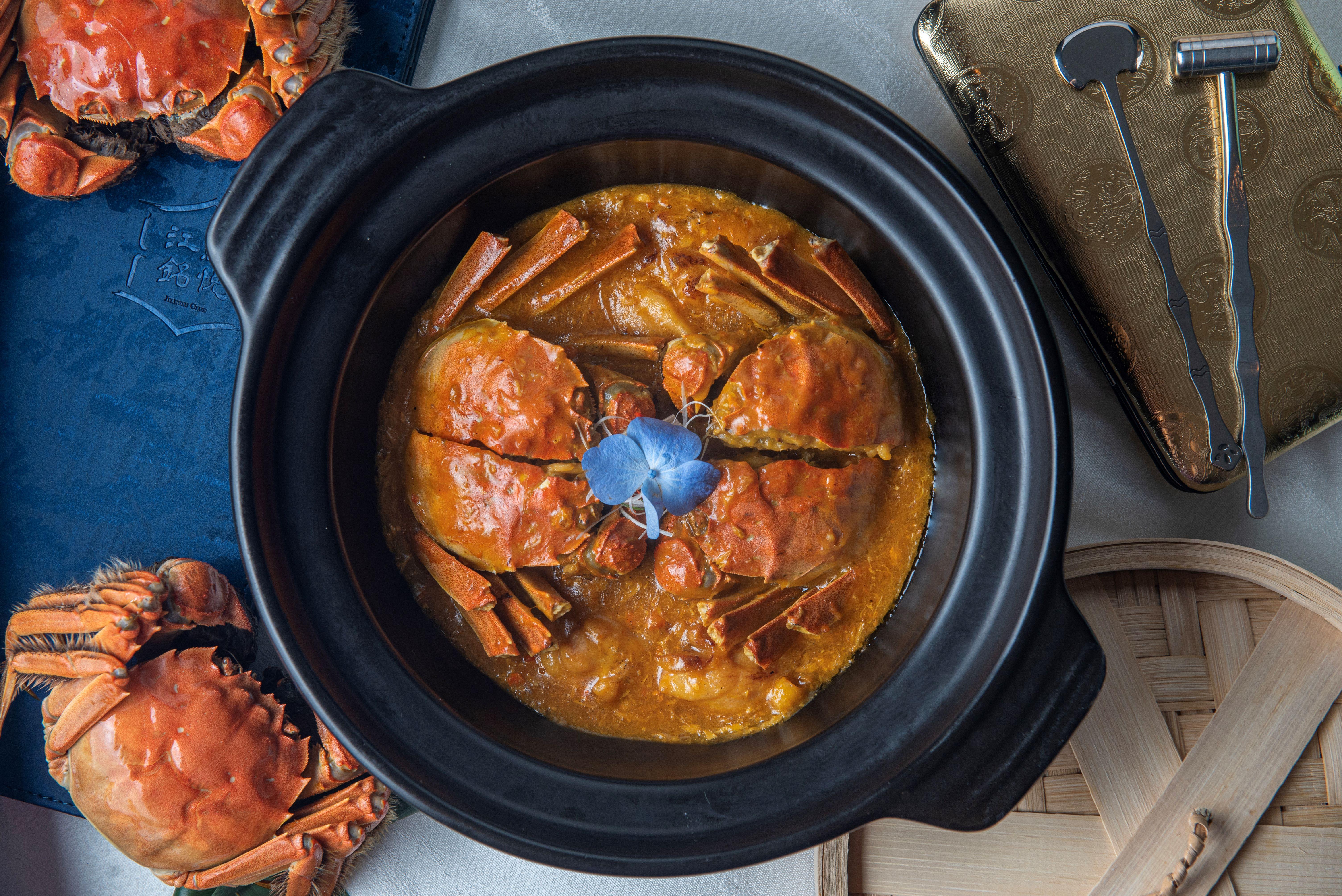 煎焗大閘蟹生扣去骨走地雞件