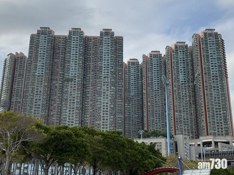 樓價顯著回落,吸引租客轉租為買,青衣盈翠半島獲家庭租客以1,232萬元,入市套三房海景戶,低銀行估價約10%。(資料圖片)