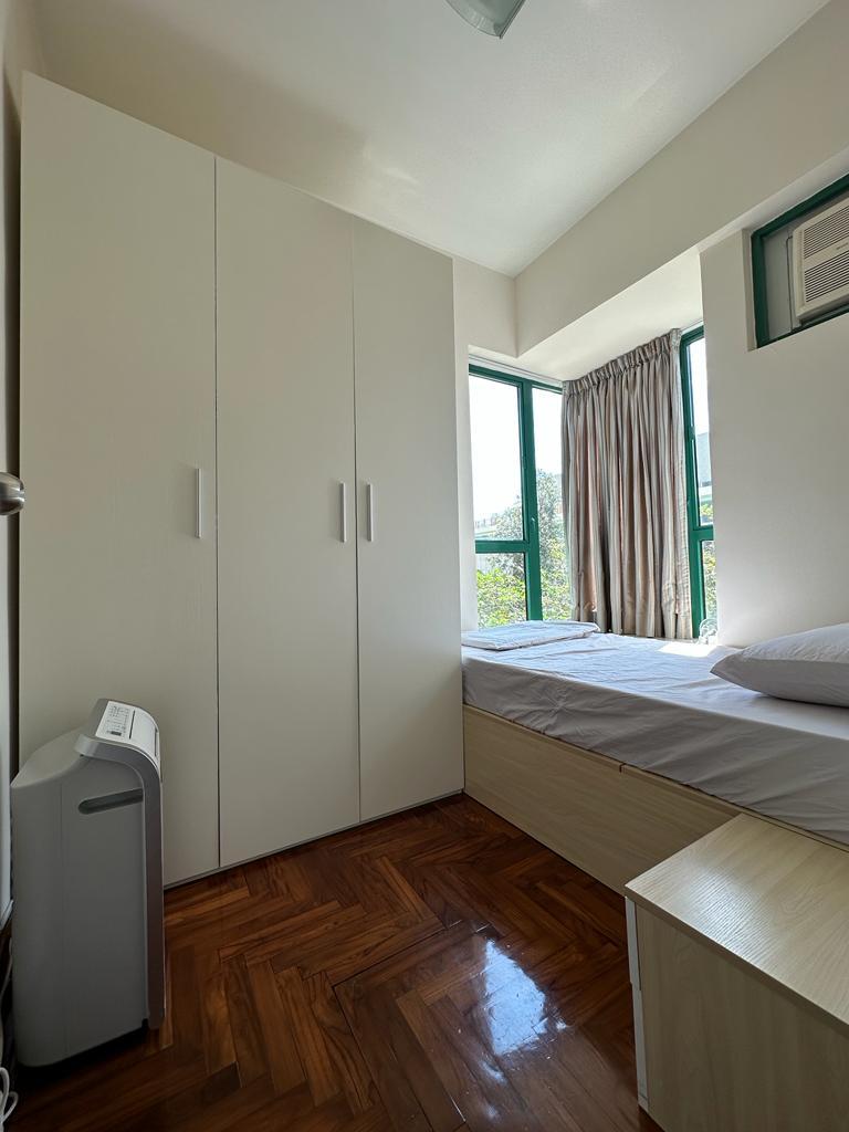 其中一間睡房採90度大窗設計,光猛開揚。