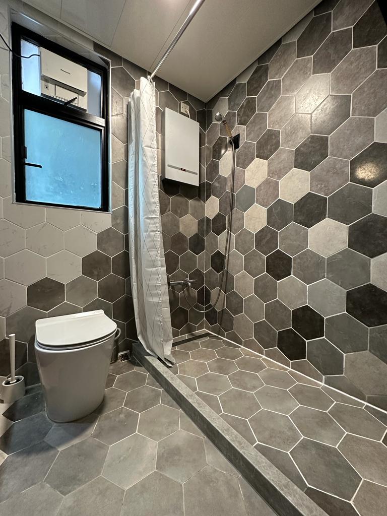 灰色主調的浴室,裝修型格又易於打理。