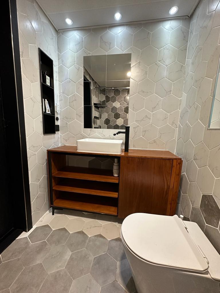 浴室裝潢具格調,而且新淨。