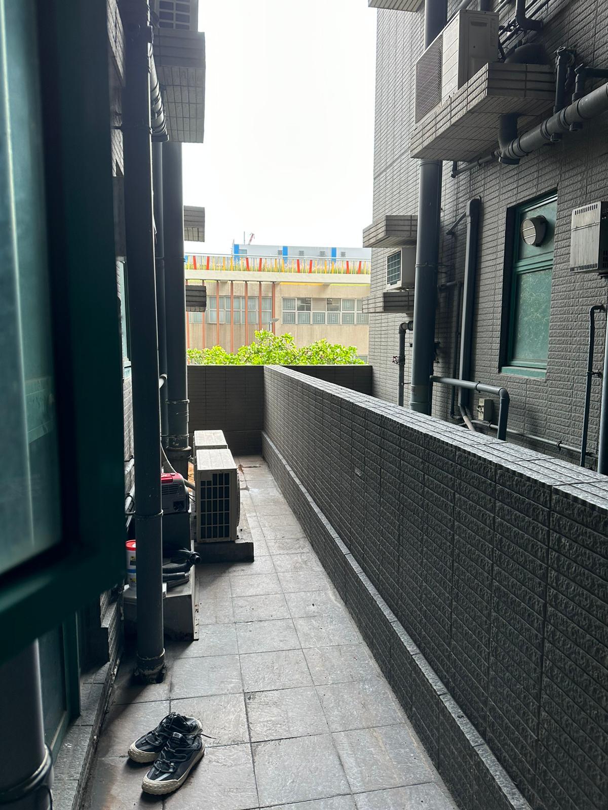 單位附有小小平台。