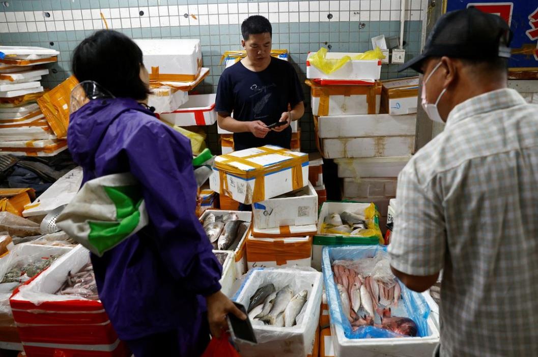 日本排放福島核污水後,中國全面禁止日本水產品進口以作反制。圖為北京一個海鮮檔。(資料圖片)