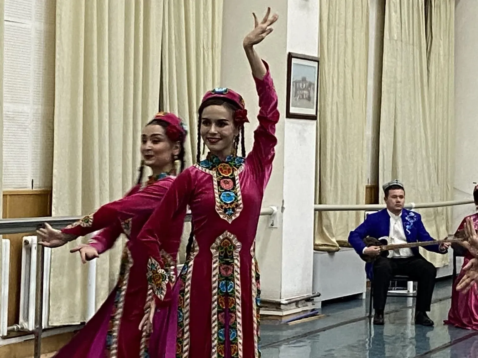 維族男女舞者五官深邃立體顏值高。(圖/李宗芳攝)