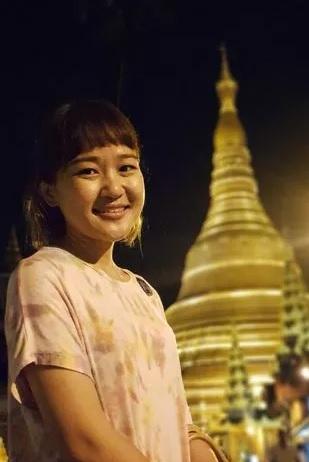 伊薩達是電視節目主持人,常要出鏡,臉上的血痕影響到主持工作。(互聯網)