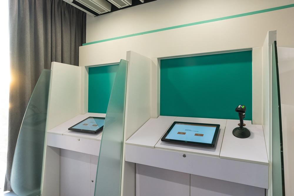 自助電子填表服務台。(入境處)