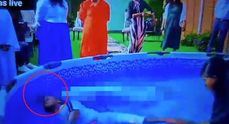 女牧師把男子拉起。(互聯網)