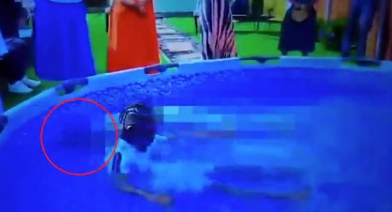 男子起身。(互聯網)