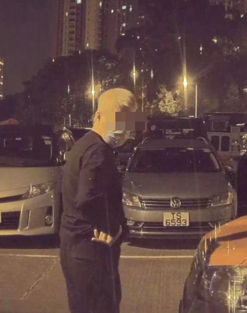 司機及後仍不斷回望。(影片截圖)