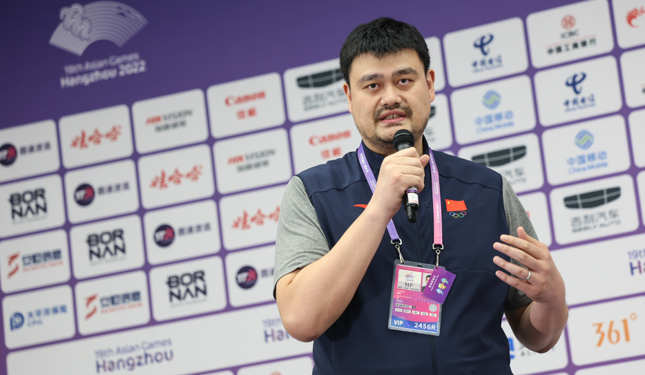 輸波後一度缺席記者會,姚明率將帥道歉。(新華社)