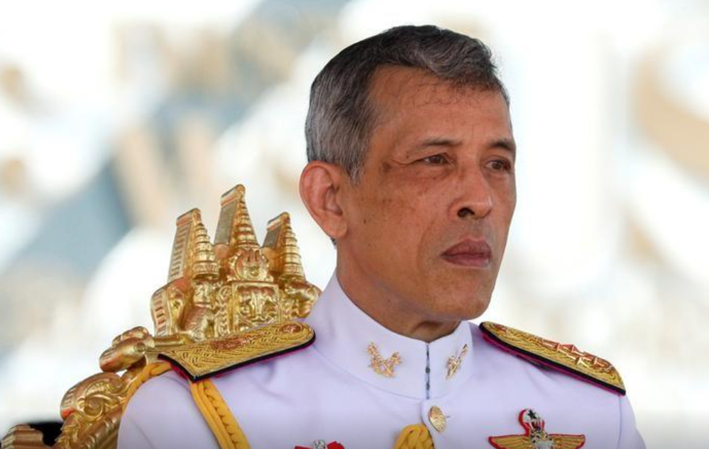 泰王哇集拉隆功派代表探望槍擊案中國傷者。(路透社)