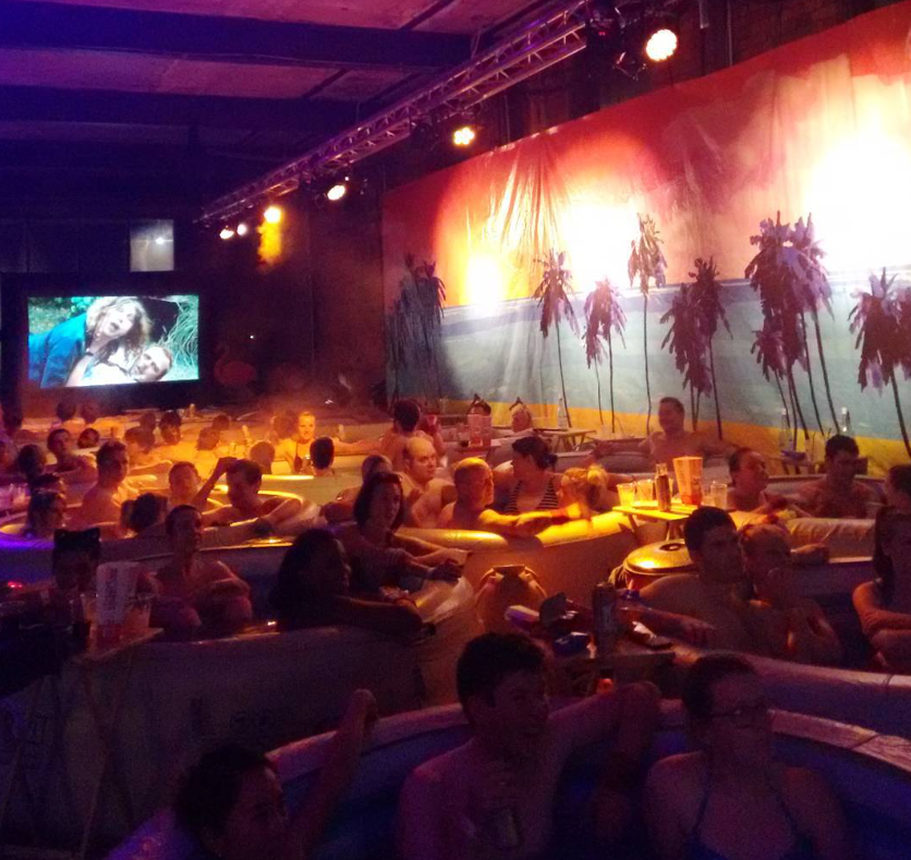 「熱水浴戲院」