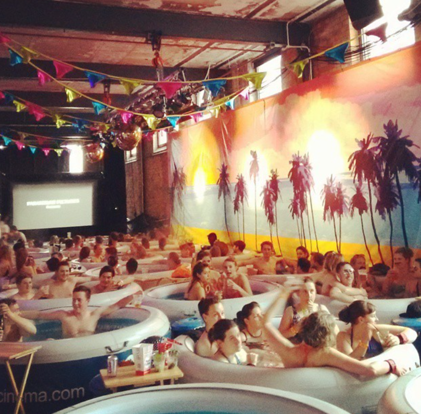 「熱水浴戲院」