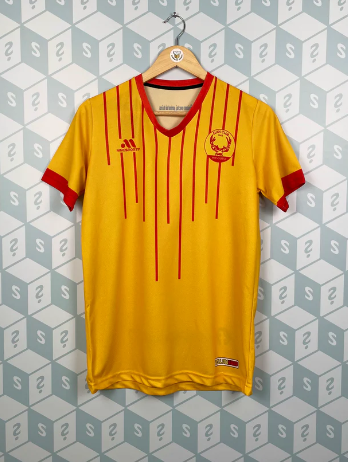 「波衫盲盒」內的球衣。(互聯網)