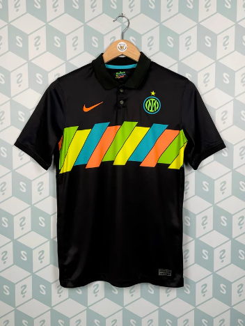 「波衫盲盒」內的球衣。(互聯網)