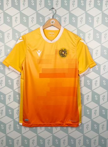 「波衫盲盒」內的球衣。(互聯網)