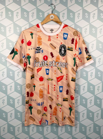 「波衫盲盒」內的球衣。(互聯網)