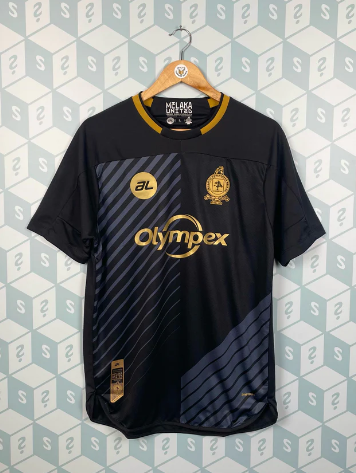 「波衫盲盒」內的球衣。(互聯網)