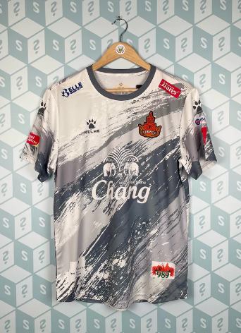 「波衫盲盒」內的球衣。(互聯網)