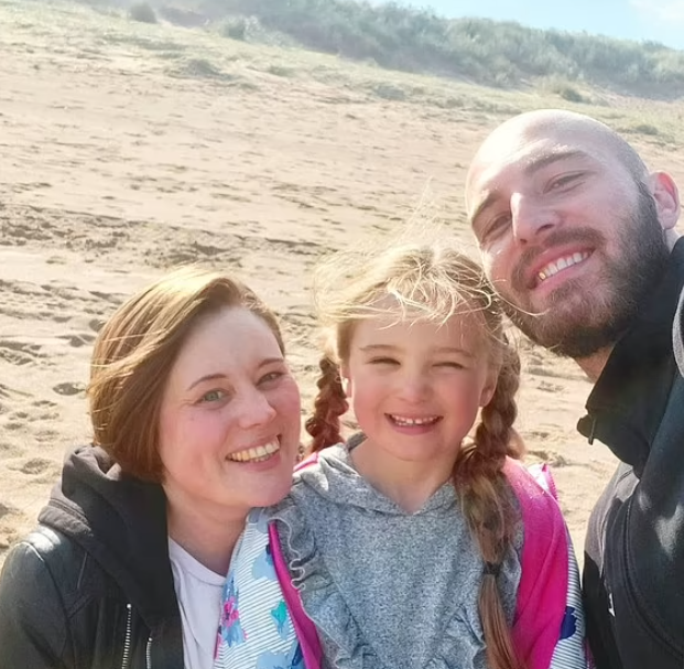 英國醫療|威廉絲與丈夫及女兒。(互聯網)