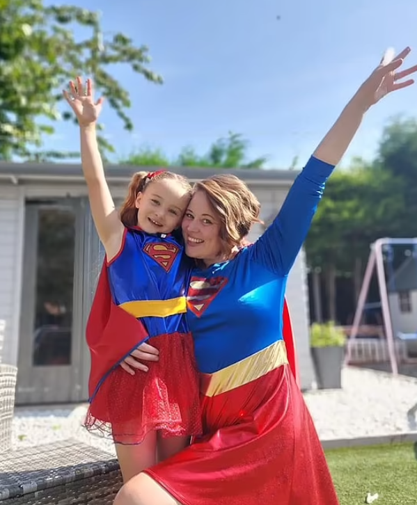 英國醫療|威廉絲與女兒。(互聯網)