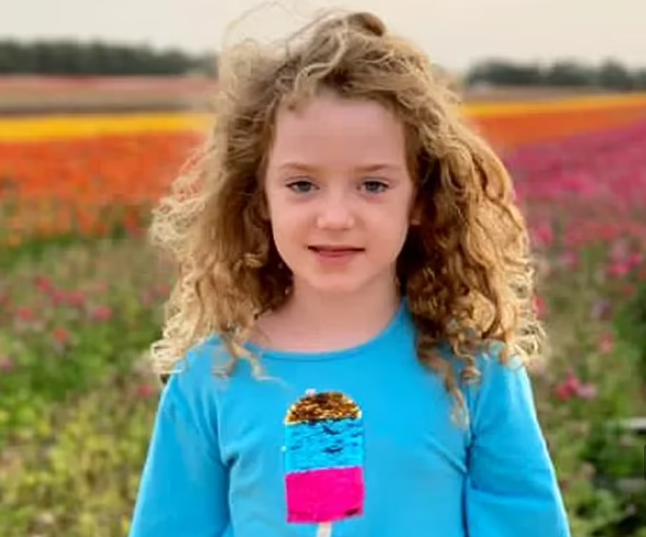 以巴衝突|8歲英籍女童Emily當晚罕有地去了鄰居朋友家中過夜,結果被哈馬斯分子殺死。(互聯網)