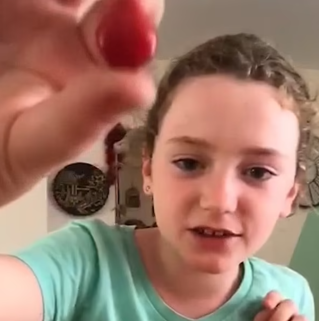 以巴衝突|8歲英籍女童Emily當晚罕有地去了鄰居朋友家中過夜,結果被哈馬斯分子殺死。(互聯網)