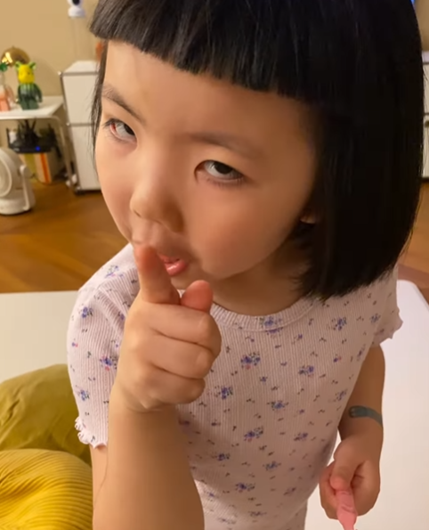 李璨琛同太太梁志瑩嘅5歲大女李元元(Lucy)事後上載跳舞片力證無大礙(李元元IG)