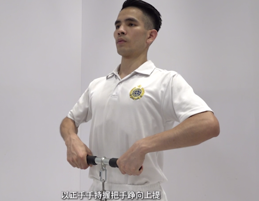 二級懲教助理體能/靜態肌力測試|肩膊肌力測試正確動作姿勢(懲教署網站截圖)