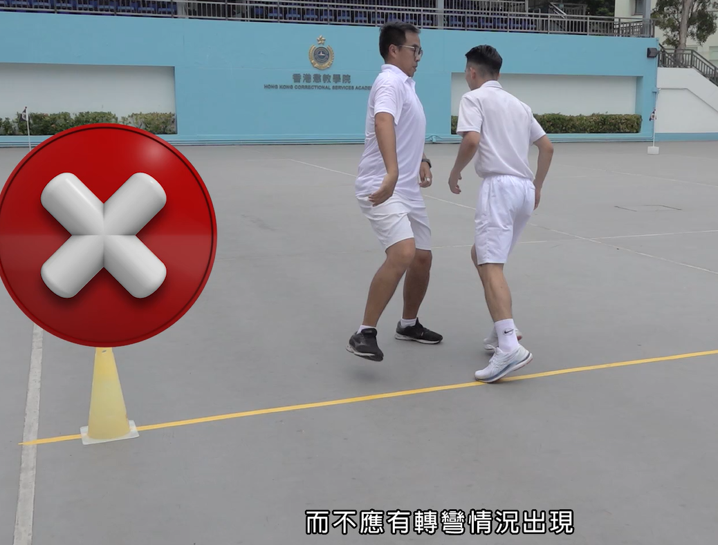 二級懲教助理體能測驗|穿梭跑測試錯誤示範動作(懲教署網站截圖)