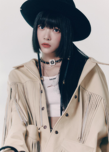 短髮髮型推薦5)精靈感一刀剪黑短髮-Le Sserafim 金采源(金采源IG)