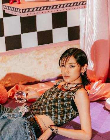 短髮髮型推薦9)Y2K型格中分短髮-陳蕾