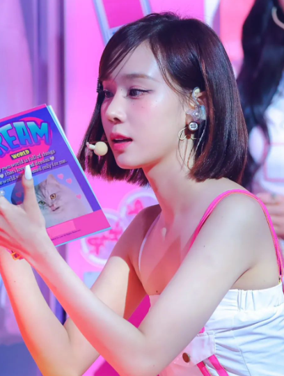 短髮髮型推薦10)帥甜微鬈耳下短髮-aespa Winter