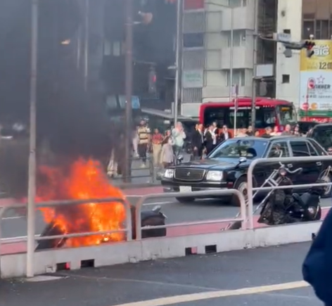 日本澀谷車站前電車車突起火燃燒(網上截圖)