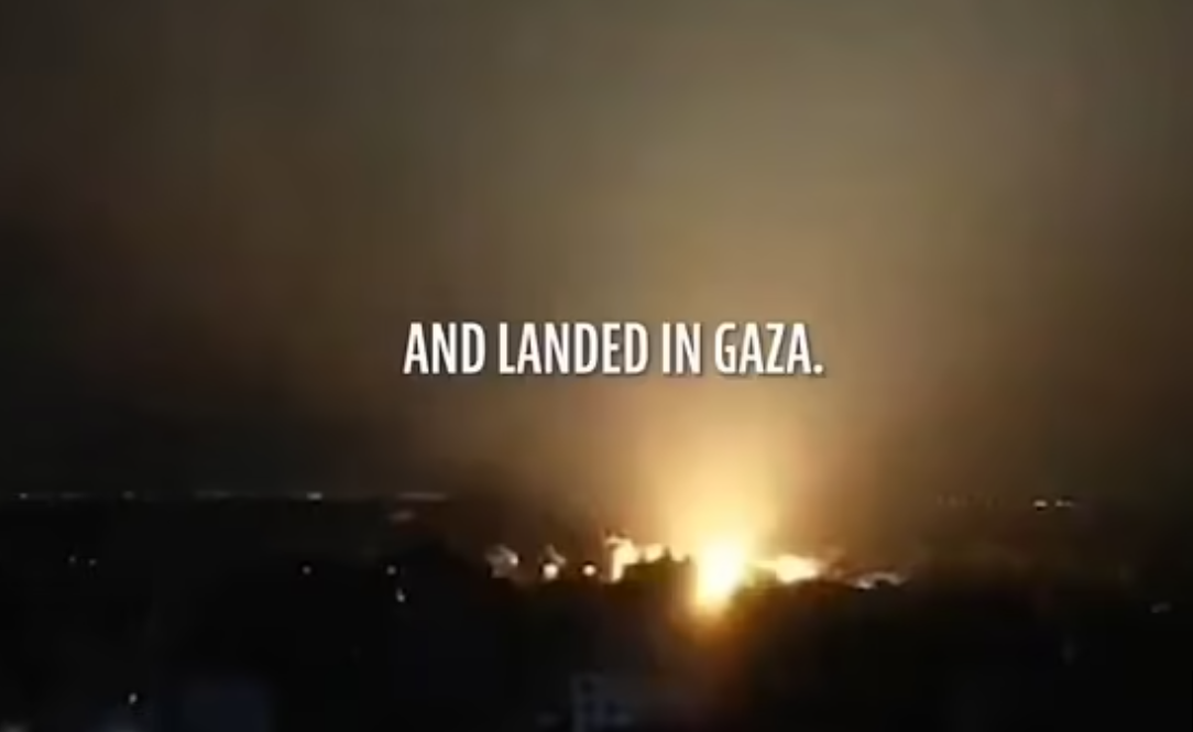 以軍公開片段,聲稱擊中醫院的火箭是從加沙射出,並在半空爆炸轉向折返。(互聯網)