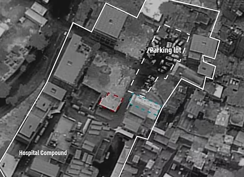 以軍聲稱,衛星圖片顯示醫院停車場被炸後,地面並未見以軍空襲會造成的巨坑。(互聯網)