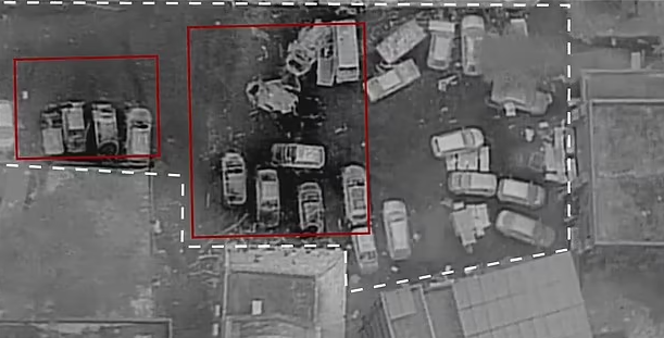 以軍聲稱,衛星圖片顯示醫院停車場被炸後,地面並未見以軍空襲會造成的巨坑。(互聯網)