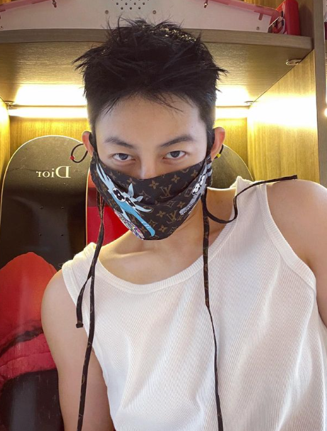 「女版陳冠希」皇甫聖華身高1.7米,背景包括上海出生及是SAMAY主理人(皇甫聖華 IG)