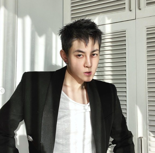 「女版陳冠希」皇甫聖華身高1.7米,背景包括上海出生及是SAMAY主理人(皇甫聖華 IG)