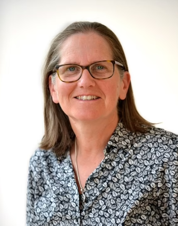 負責調查指控的校方人員Ruth Morgan,被指冷待女學生的「澄清」,堅持涉事男老師有錯。(互聯網)