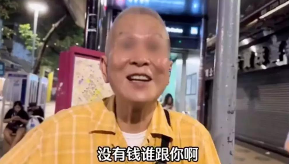 不過,郭長老事後就猶如吃了誠實豆沙包般,自爆兩大驚人秘密,先指自己早年在廣東江門市成功買樓,更揚言在內地一直養著一個比自己細18歲的老婆。(圖片來源:抖音)