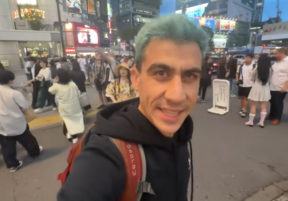 Fidias在澀谷街上拍片。(影片截圖)