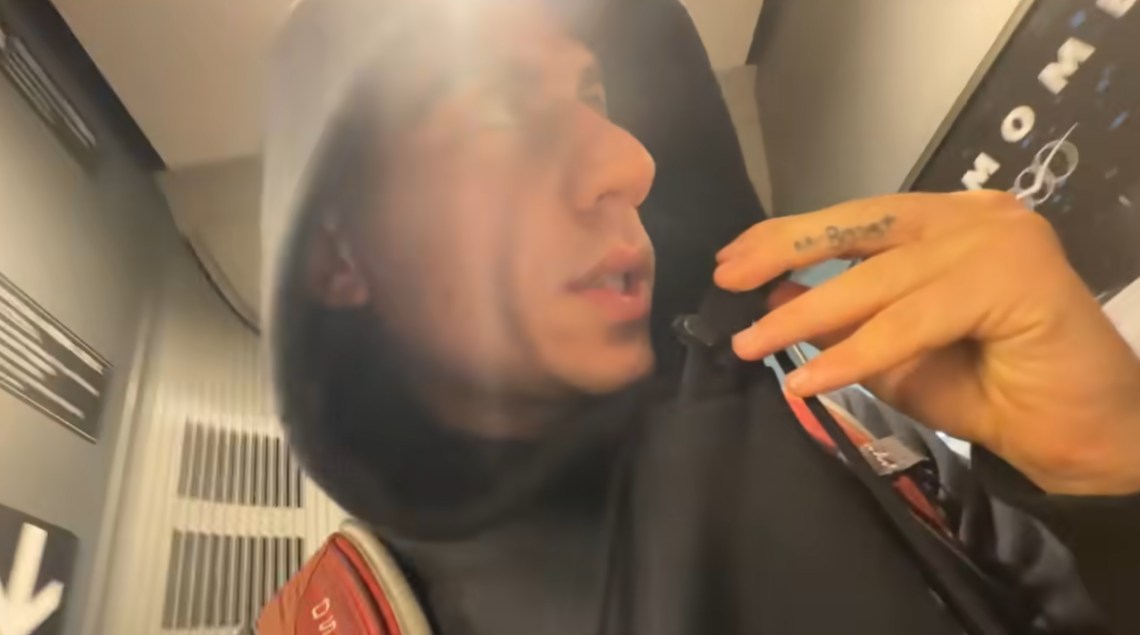 Fidias偷偷走上新幹線列車。(影片截圖)