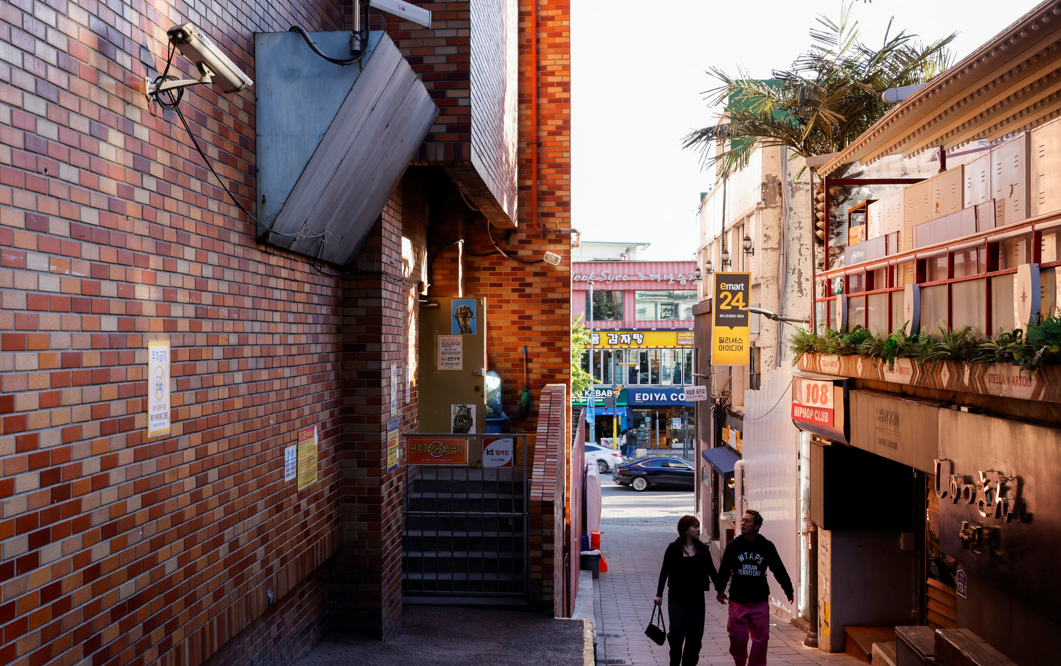 一年後,梨泰院周邊的恢復了約90%人流,不過萬聖節在南韓已不再受到歡迎。(路透社)