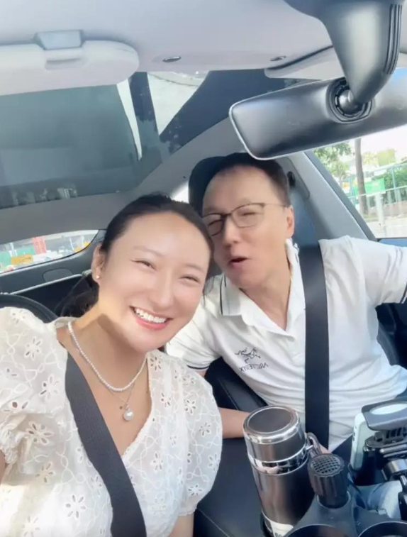 她又自爆自己當年全靠真誠成功收服老公,現時二人生活十分甜蜜。(圖片來源:抖音)