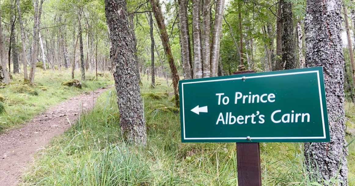 「阿爾伯特親王石塚」(Prince Albert's Cairn)其實是當地名勝。(互聯網)