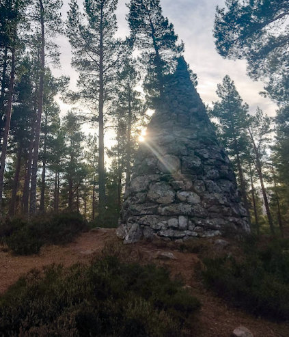 另一個石堆名為「Purchase Cairn」,是1852年阿爾伯特親王為維多利亞女王購買壯園後建造。(互聯網)