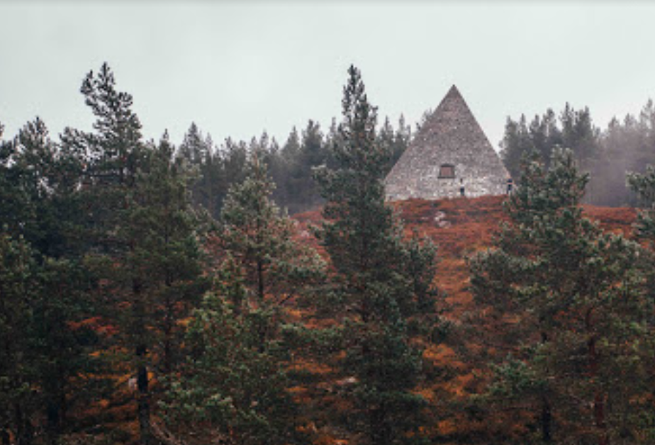 「阿爾伯特親王石塚」(Prince Albert's Cairn)其實是當地名勝。(互聯網)